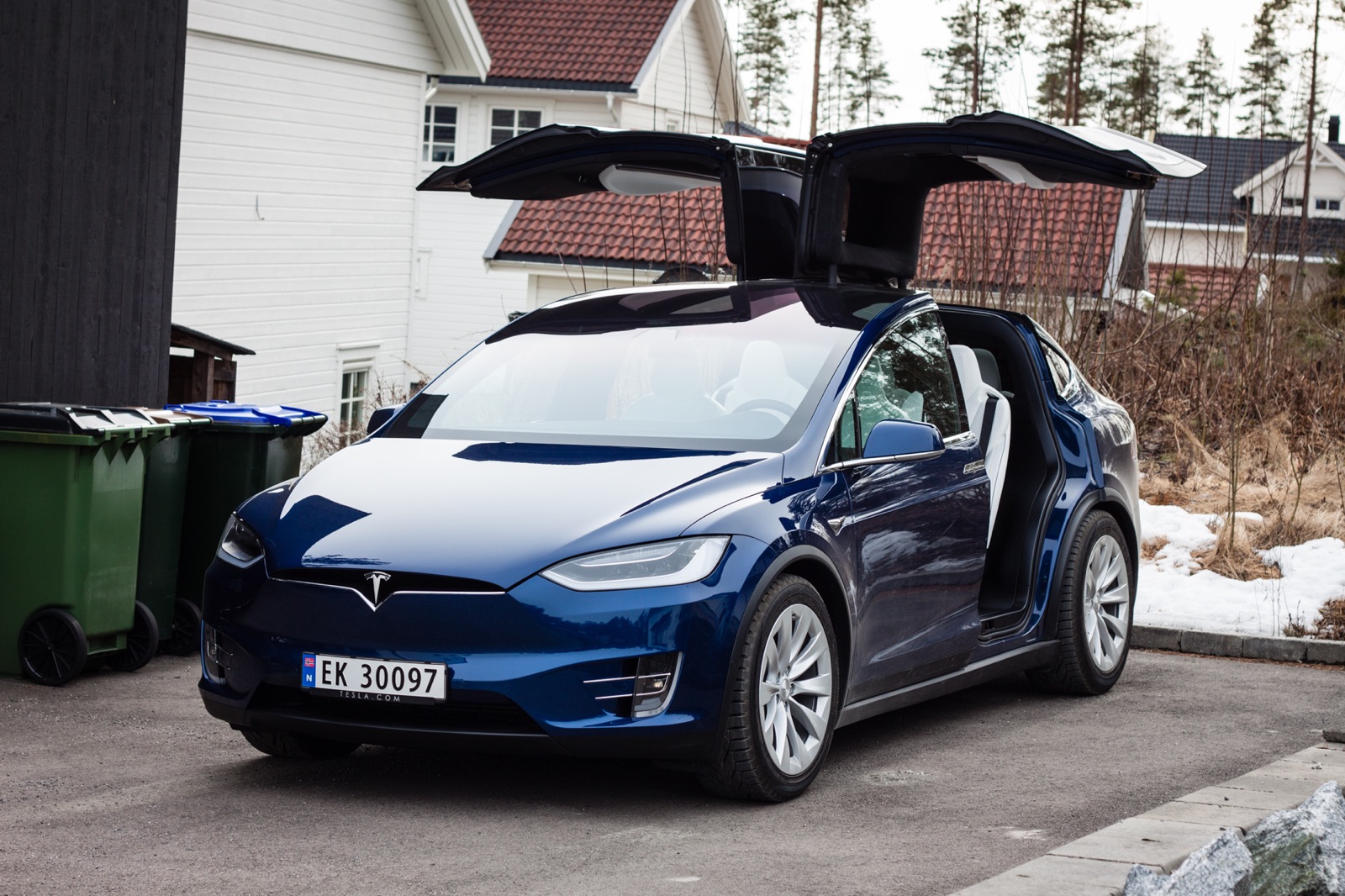 Tesla model y store falcon doors